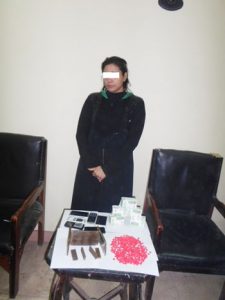 220162582120737ضبط-ربة-منزل-بحوزتها-2-كيلو-حشيش-(1)