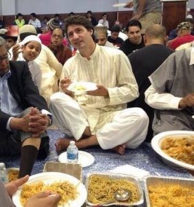 world-leaders-Canadian-PM-justin-Trudeau-sharing-ramadan-meal