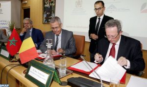 Signature-convention-Ministre-foction-publique-ambassade-Belgique-M-504x300