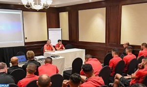 Le-Caire-reunion-de-la-selection-marocaine-avec-les-responsables-de-la-CAF-504x300