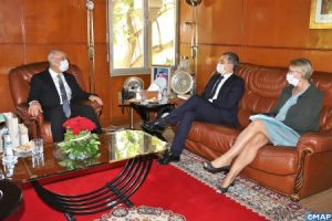 M-Ahmed-Taoufik-s’entretient-avec-le-ministre-français-de-l’Intérieur-M-Gérald-Darmanin-450x300