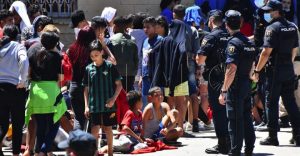 menores-naves-tarajal-entrada-inmigrantes-3-1140x759-1-780x405