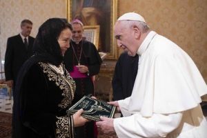 rajae_naji_elmakaoui_et_pape_vatican_625703926