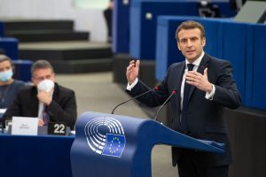 emmanuel-macron-parlement-europeen-19-janvier-2022-scaled