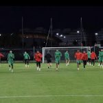 أسود الأطلس يواصلون التحضيرات قبل مواجهة مالي على أرضية ملعب طنجة